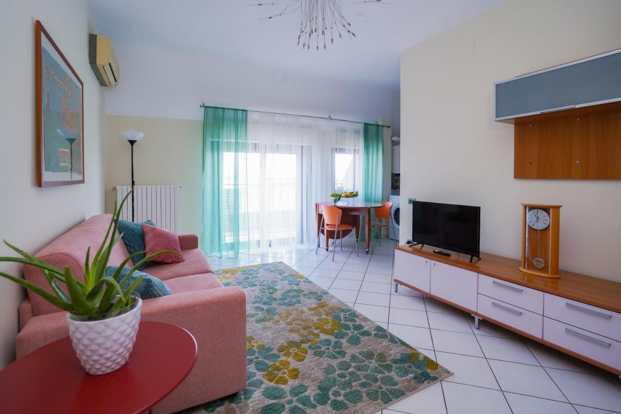 La Casa Di Azzurra Centro Citta Appartamento Fino A 4 Posti Letto E 2 Bagni フォッジア エクステリア 写真