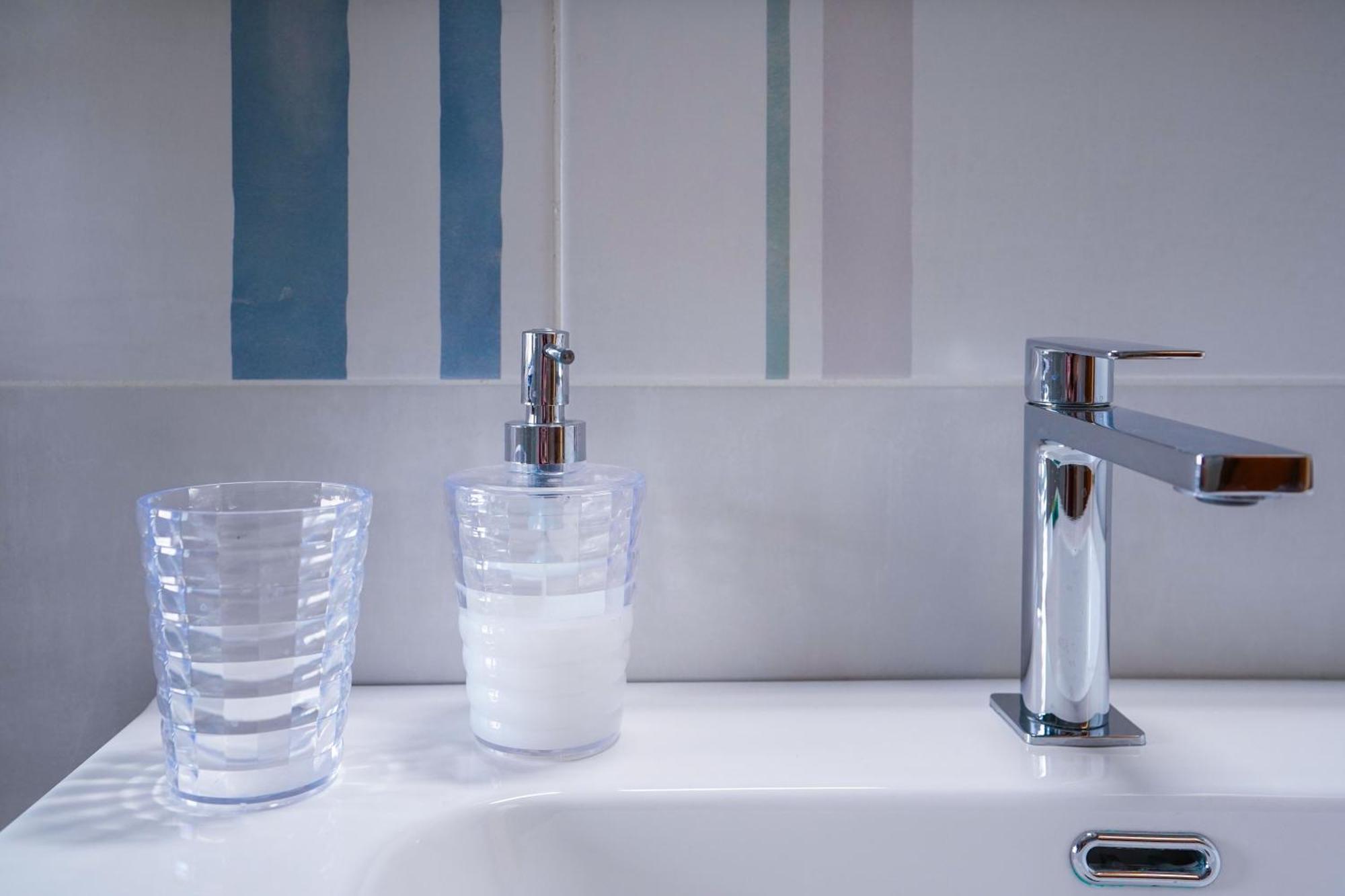 La Casa Di Azzurra Centro Citta Appartamento Fino A 4 Posti Letto E 2 Bagni フォッジア エクステリア 写真